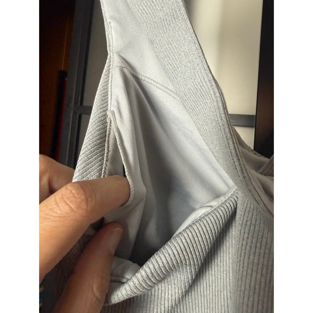 Alo Ribbed Tank Size Large - Picture 4 of 6